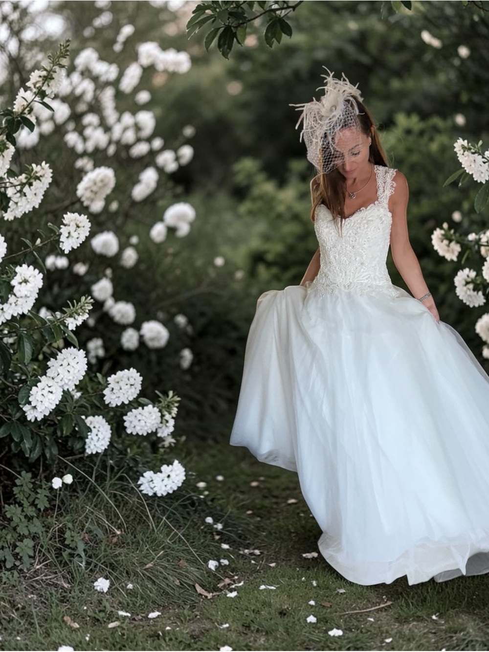 DAVID’S BRIDAL Lace Appliqué Ball Gown Wedding Dress in White SZ 2
